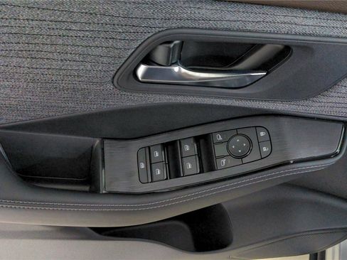 Certified 2023 Nissan Rogue SV image 19