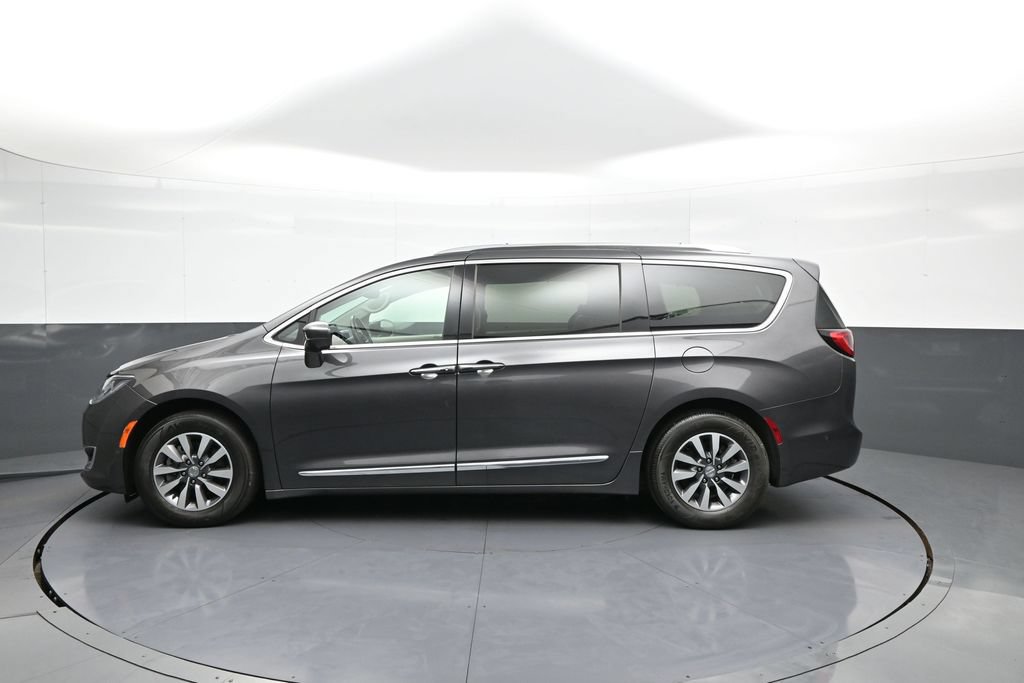 Used 2020 Chrysler Pacifica Touring-L Plus FWD image 9
