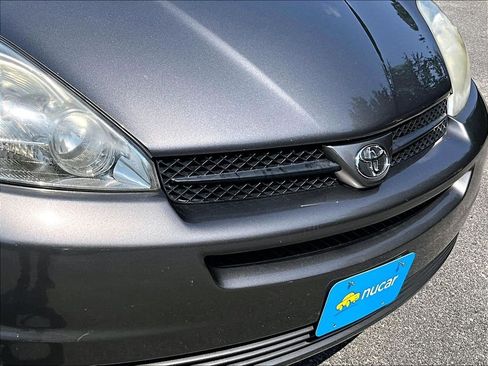 Used 2005 Toyota Sienna LE w/ LE Pkg 1 FWD image 32