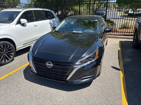 Used 2023 Nissan Altima 2.5 SV w/ SV Premium Package image 6