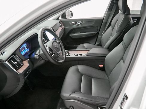 Certified 2024 Volvo XC60 T8 Plus w/ Protection Package Premier AWD/4WD image 17