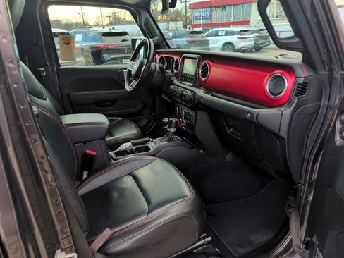 Used 2021 Jeep Gladiator Rubicon image 12