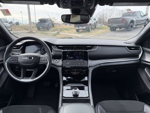 Used 2024 Jeep Grand Cherokee Altitude image 39