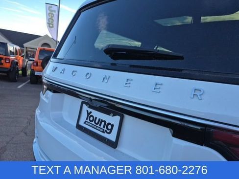 Used 2023 Jeep Wagoneer Series II w/ Premium Group I AWD/4WD image 5