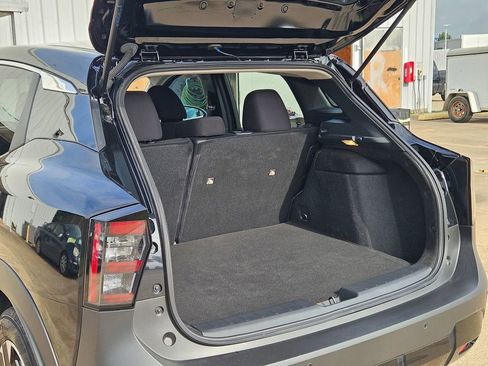 Used 2025 Nissan Kicks SV AWD/4WD image 26