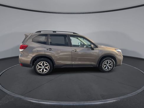Used 2020 Subaru Forester Premium image 9