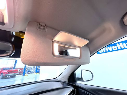 Used 2021 Buick Encore GX Essence FWD image 34