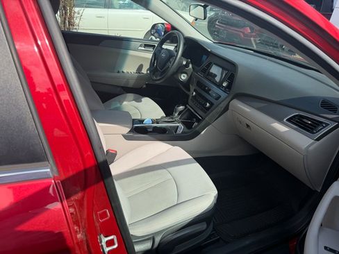 Used 2017 Hyundai Sonata SE image 16