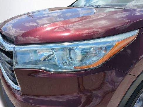 Used 2015 Toyota Highlander Limited w/ Driver Technology Package FWD image 10
