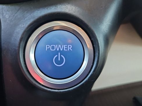 Used 2023 Toyota Sienna XLE FWD image 22