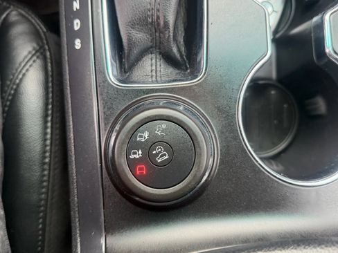 Used 2017 Ford Explorer XLT w/ Equipment Group 202A image 31