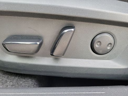 Used 2025 Nissan Rogue SV image 17