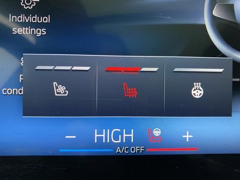 Used 2026 BMW X7 xDrive40i w/ Premium Package image 17