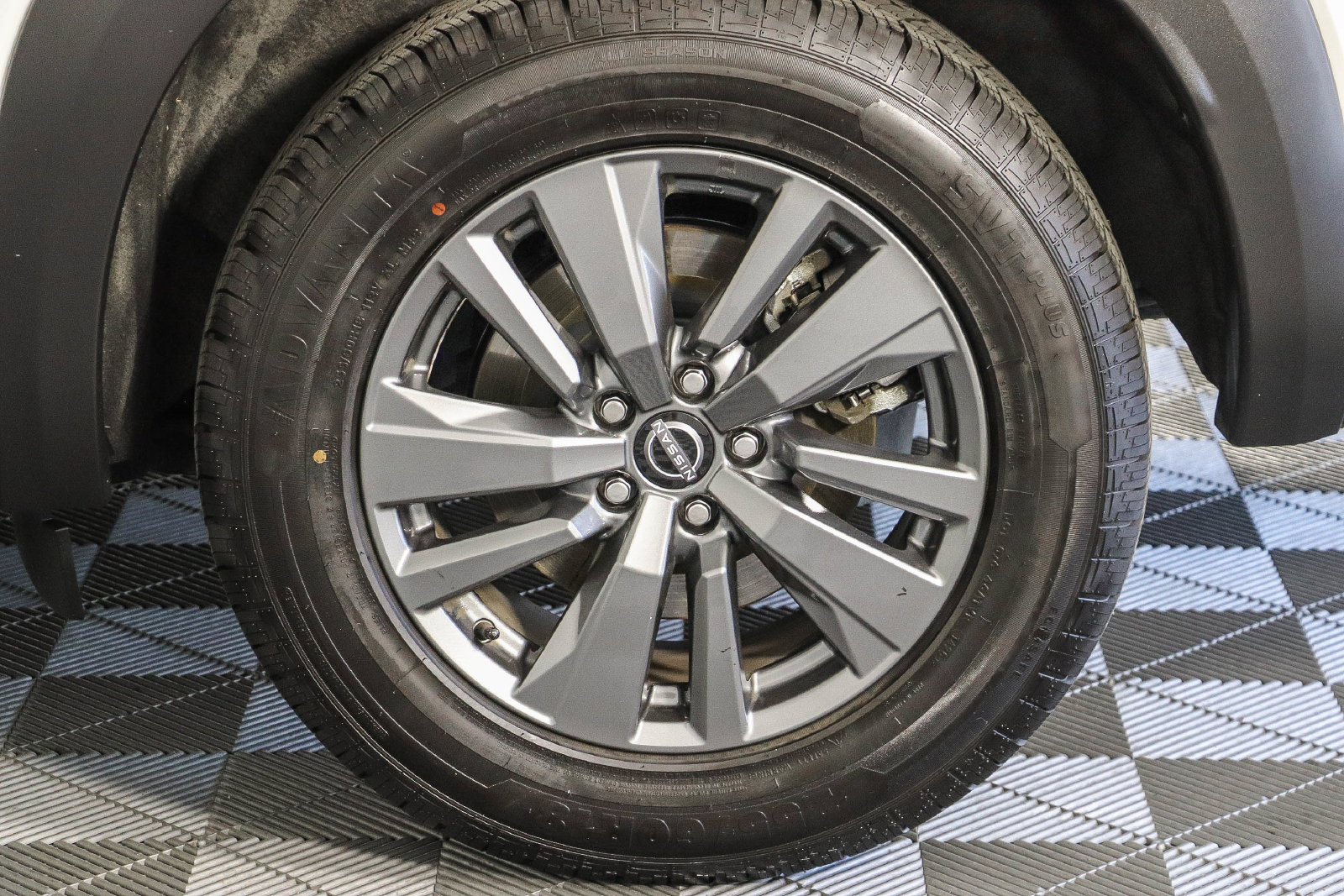 Used 2024 Nissan Pathfinder SV FWD image 12