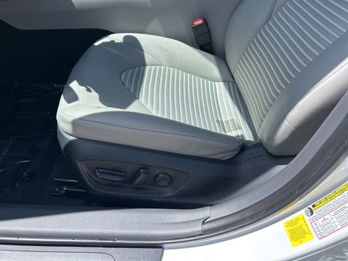 Used 2023 Toyota Camry SE image 17