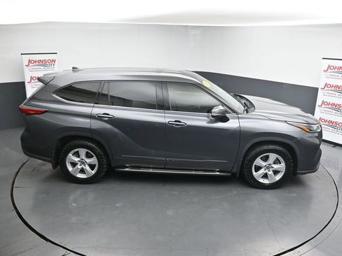 Used 2021 Toyota Highlander LE AWD/4WD image 34