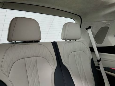 Used 2025 BMW X7 M60i AWD/4WD image 42