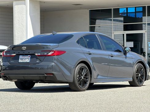Used 2025 Toyota Camry SE w/ Convenience Package FWD image 4