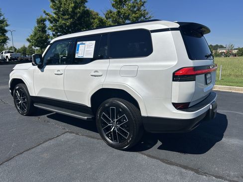 Used 2024 Lexus GX 550 w/ Cold Area Package AWD/4WD image 7