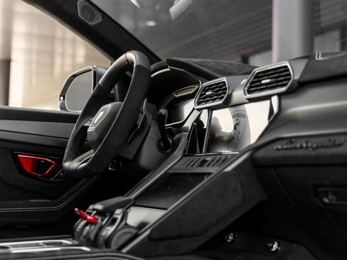 Used 2024 Lamborghini Urus Performante AWD/4WD image 63