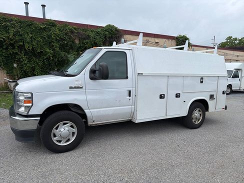 Used 2021 Ford E-350 and Econoline 350 Super Duty w/ Power Windows & Locks Group RWD image 7