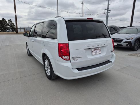 Used 2019 Dodge Grand Caravan SXT image 7