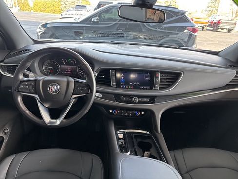 Used 2022 Buick Enclave Essence image 27
