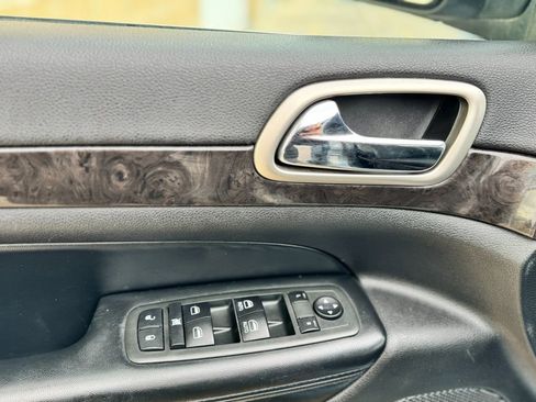 Used 2012 Jeep Grand Cherokee Laredo w/ Laredo E Group AWD/4WD image 15