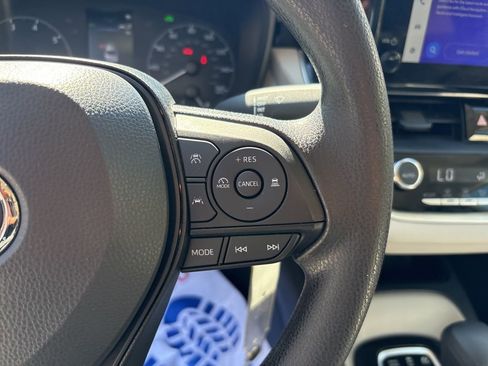 Used 2025 Toyota Corolla LE image 22