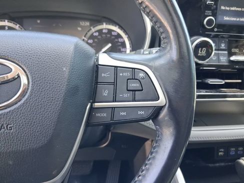 Used 2022 Toyota Highlander XLE FWD image 19