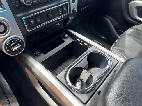 Used 2019 Nissan Titan PRO-4X w/ Pro-4x Convenience Package AWD/4WD image 19