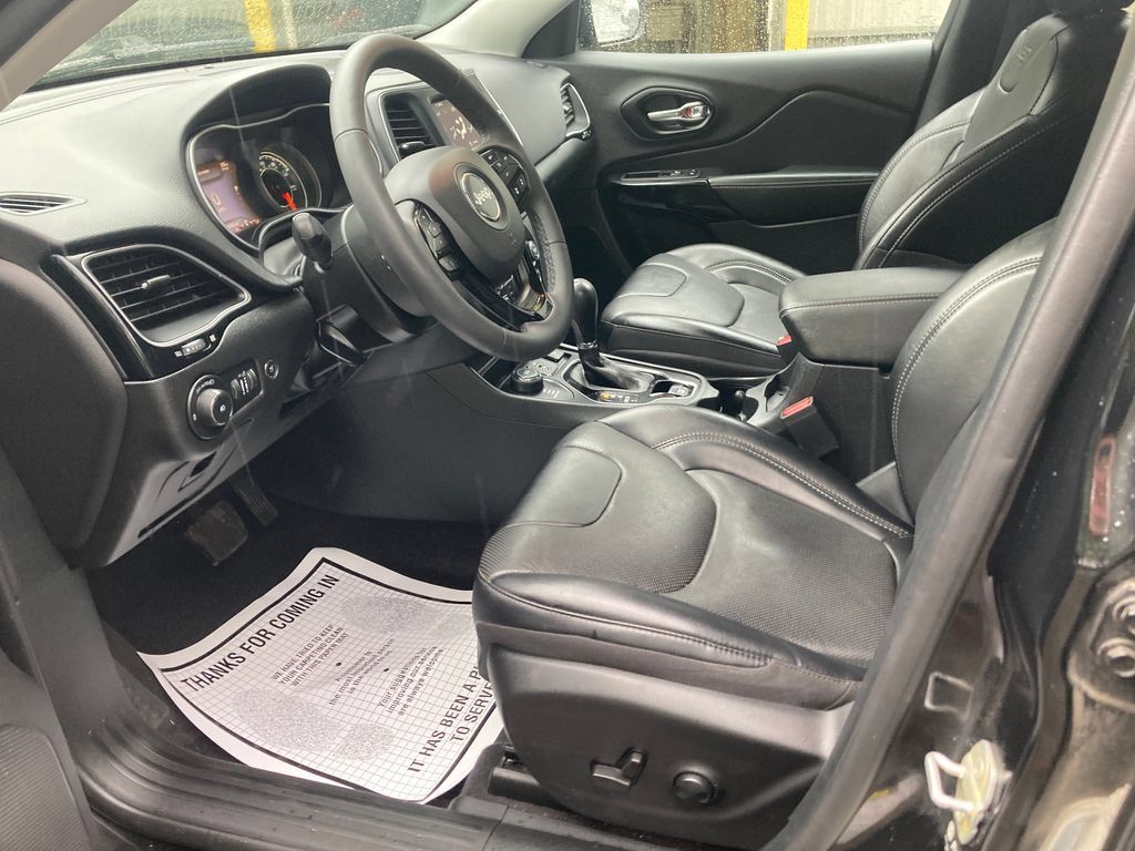 Used 2023 Jeep Cherokee Altitude Lux w/ Elite Group AWD/4WD image 12