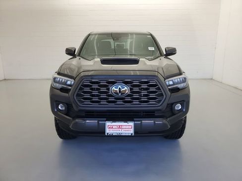 Used 2022 Toyota Tacoma TRD Sport w/ Technology Package image 3