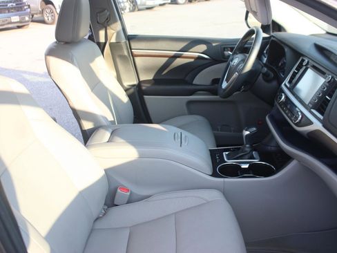 Used 2016 Toyota Highlander Limited image 34