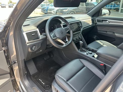 Used 2023 Volkswagen Atlas Cross Sport SE AWD/4WD image 9