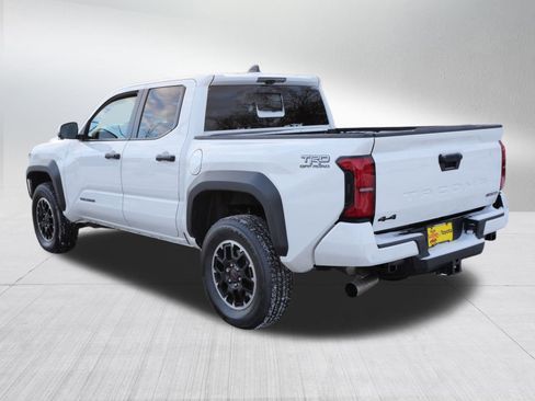 Used 2024 Toyota Tacoma TRD Off-Road image 5
