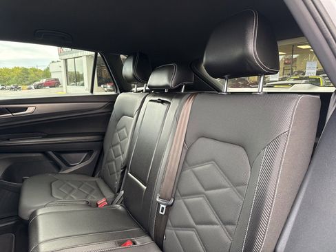 Used 2024 Volkswagen Atlas Cross Sport SE image 35