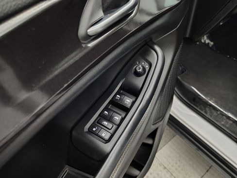 Used 2023 Jeep Grand Cherokee Laredo AWD/4WD image 16