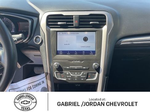 Used 2020 Ford Fusion SE image 17