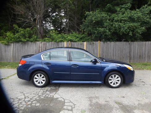 Used 2011 Subaru Legacy 2.5i Premium AWD/4WD image 8
