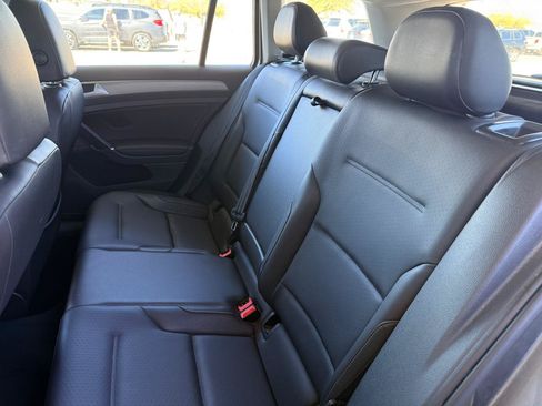 Used 2015 Volkswagen Golf TDI SE FWD image 11