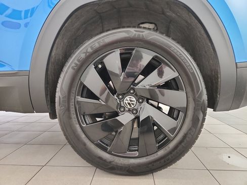 Certified 2024 Volkswagen Atlas Cross Sport SE w/ Panoramic Sunroof Package image 37