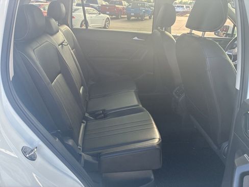 Used 2022 Volkswagen Tiguan SE w/ Panoramic Sunroof Package AWD/4WD image 19