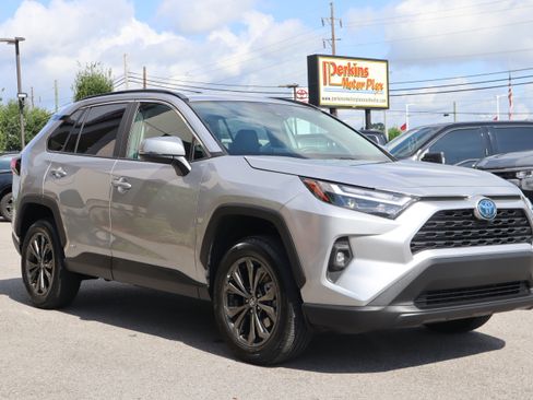 Used 2024 Toyota RAV4 XLE Premium w/ Weather Package AWD/4WD image 5