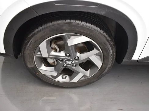 Used 2025 Hyundai Venue SEL image 40