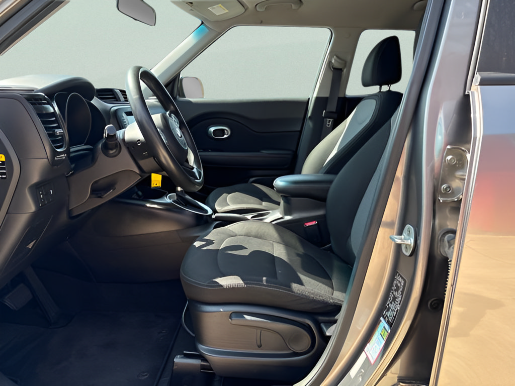 Used 2018 Kia Soul + FWD image 9