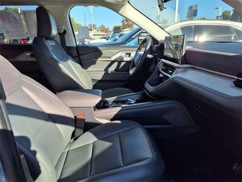 Used 2025 Ford Explorer Active w/ Active Comfort Package image 26