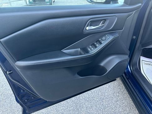 Used 2025 Nissan Rogue SV AWD/4WD image 19