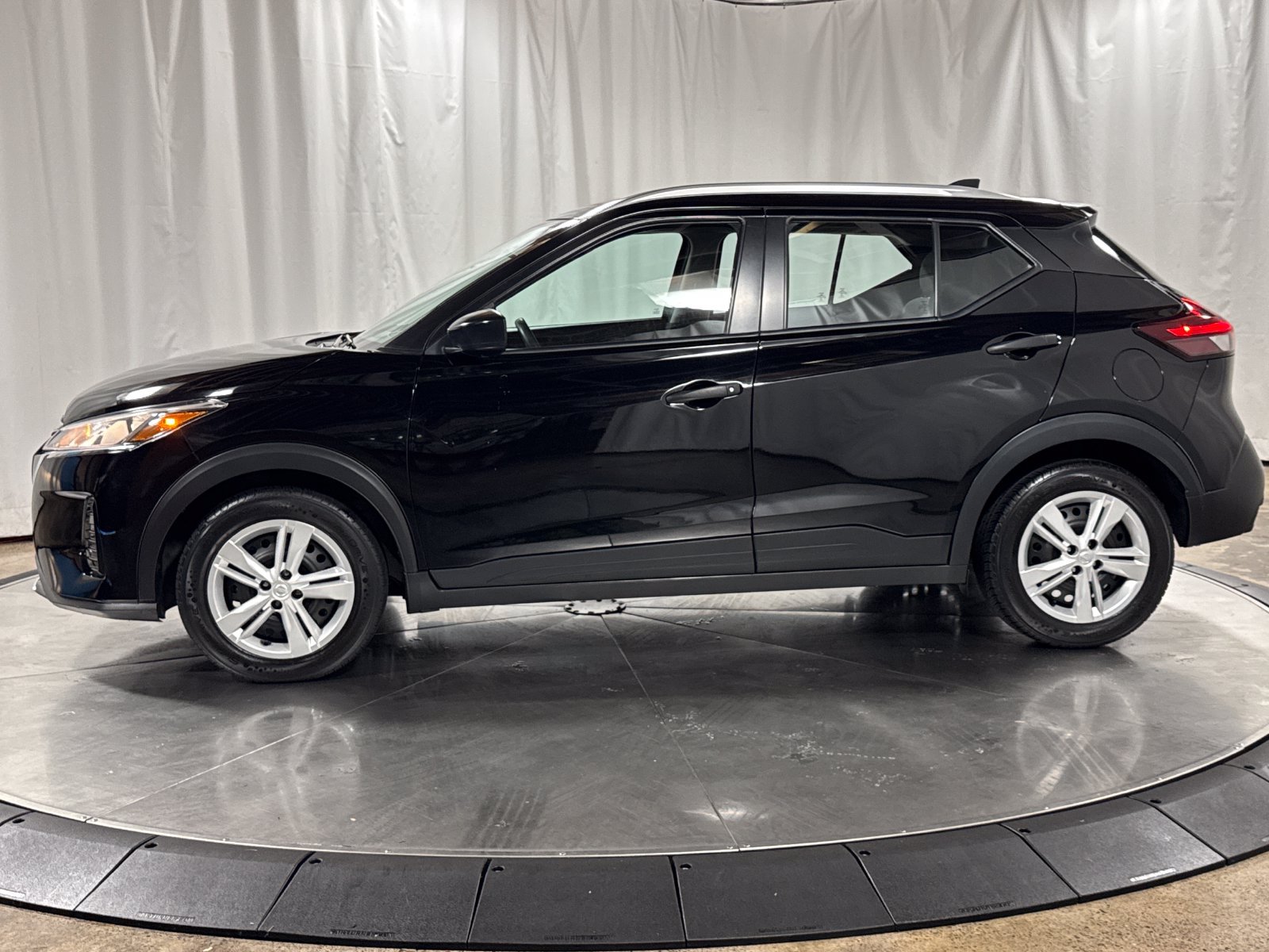 Used 2021 Nissan Kicks S FWD image 8