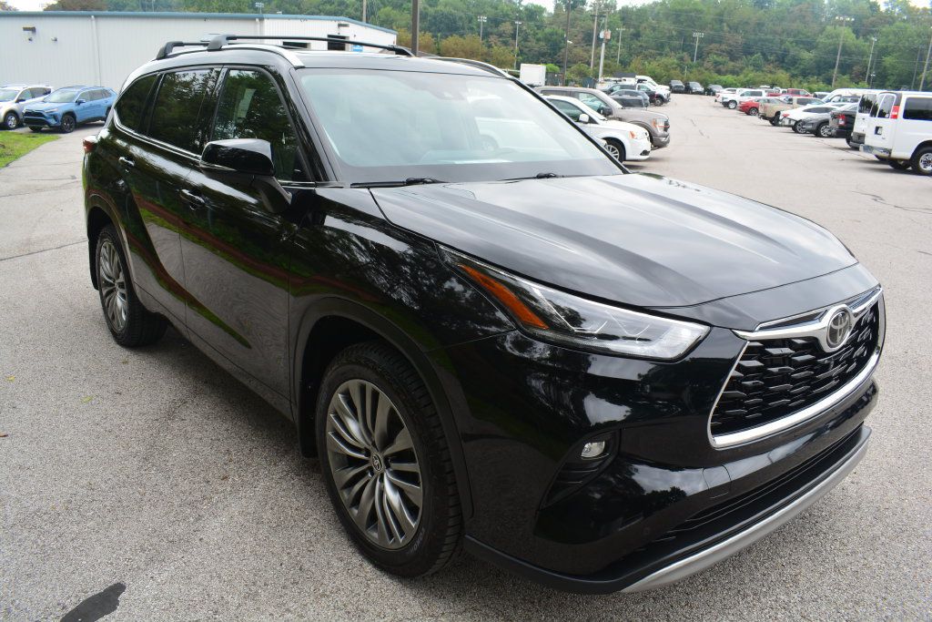Used 2021 Toyota Highlander Platinum AWD/4WD image 4